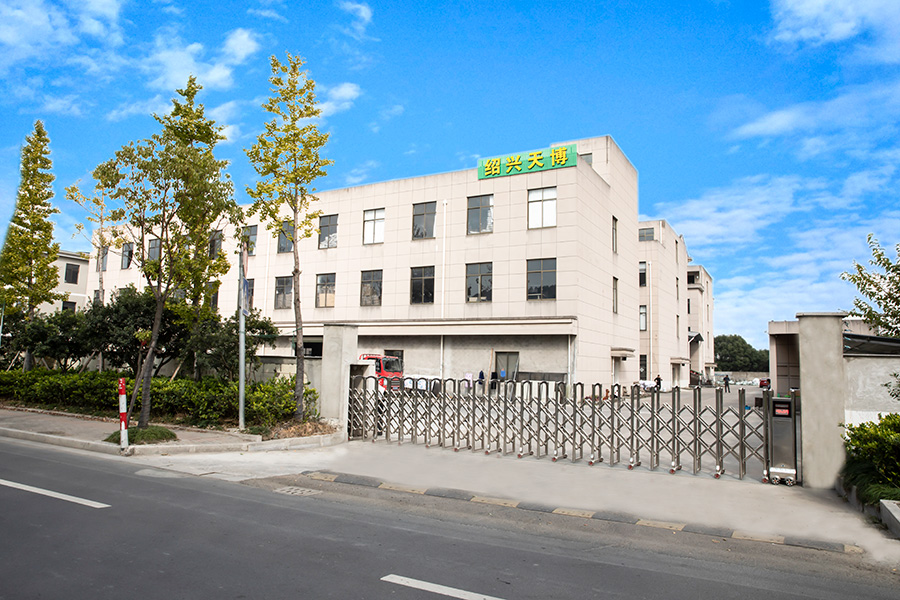 Továrna